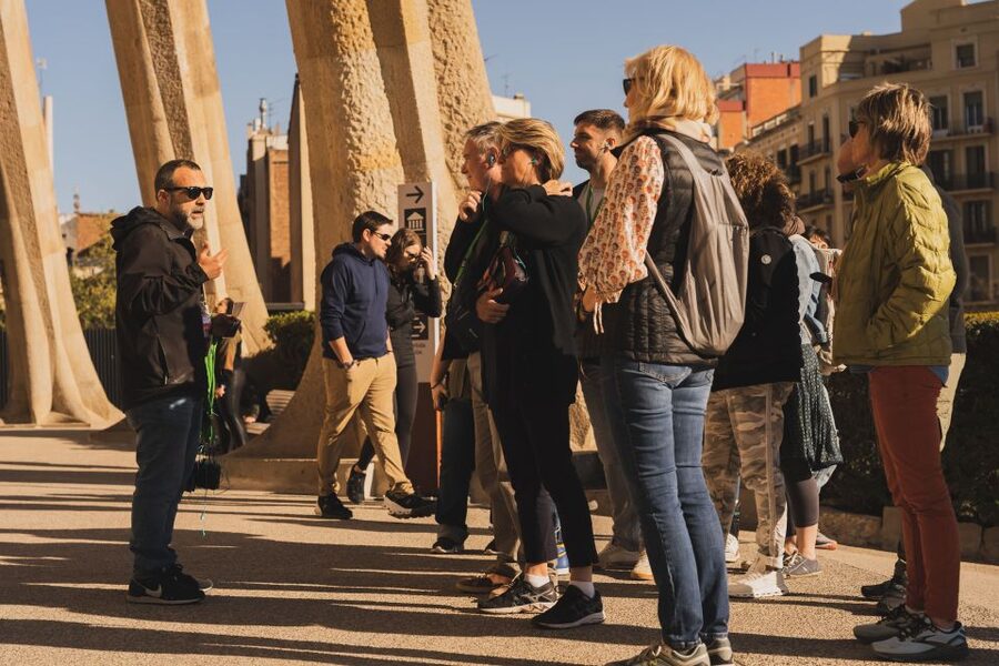 Barcelona: Sagrada Familia Skip-the-Line Guided Tour - Dress rules and practical preparation