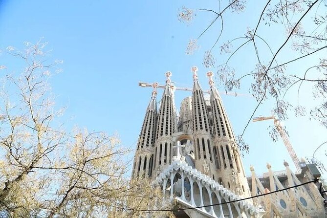 Barcelona: Sagrada Familia Skip The Line Insider Guided Tour - Getting inside with priority access