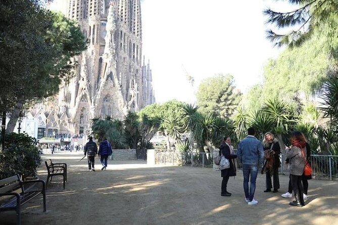 Barcelona: Sagrada Familia Skip The Line Insider Guided Tour - What the $77 price really buys you