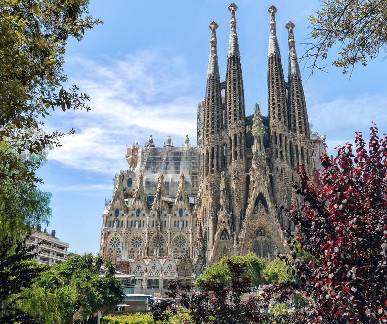 Barcelona: Sagrada Família Skip the Line Tour & Entry Ticket - Entering Gaudí’s unfinished masterpiece