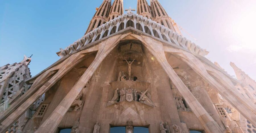 Barcelona: Sagrada Familia Small Group Guided Tour - Key points at a glance
