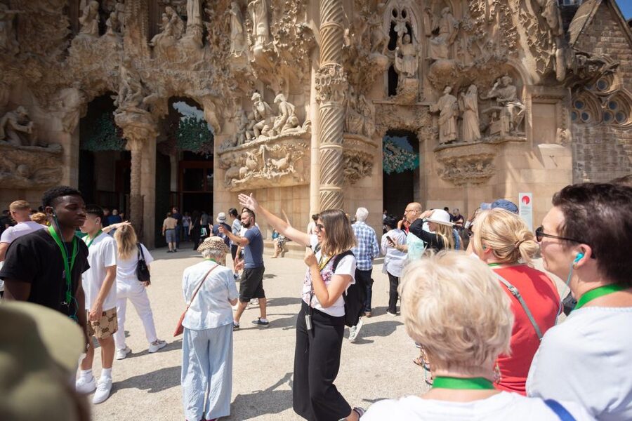 Barcelona: Sagrada Familia Small Group Guided Tour - Gaudí’s architecture, explained without guesswork
