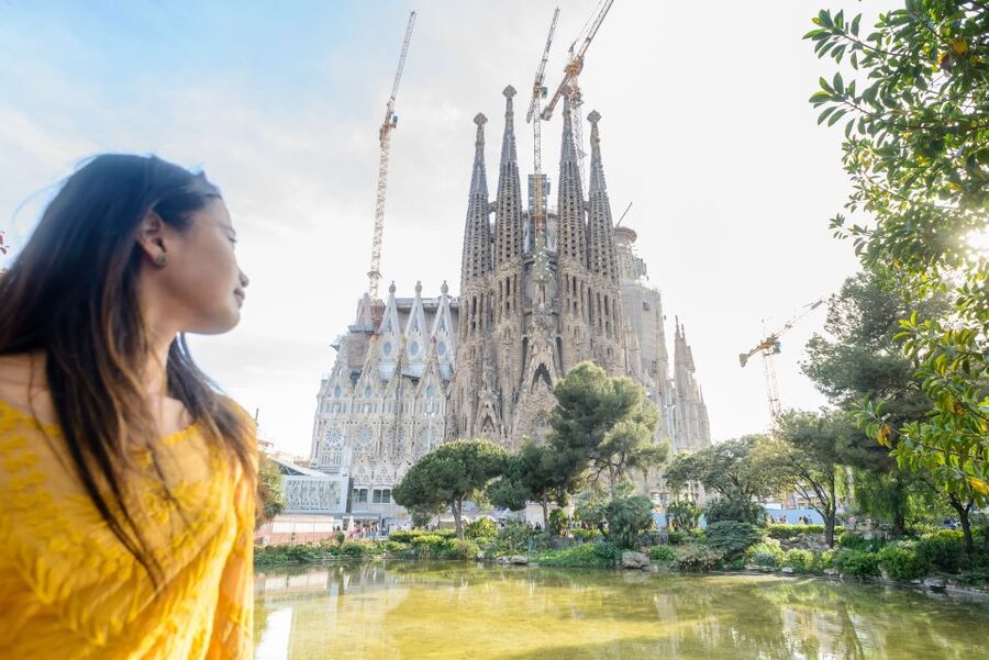 Barcelona: Sagrada Familia Tour & Optional Tower Visit - Why Sagrada Familia rewards a guided visit