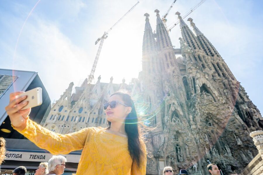 Barcelona: Sagrada Familia Tour & Optional Tower Visit - Best time, best audience, and practical limits