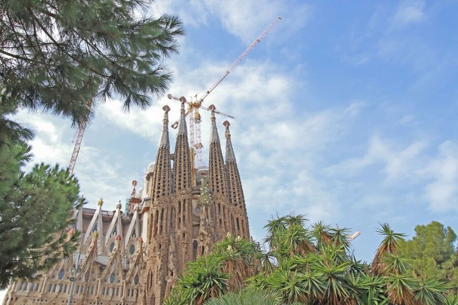 Barcelona: Sagrada Familia Tour with Optional Tower Access - Inside the basilica, where light does the talking