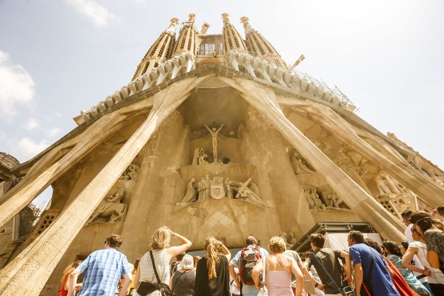 Barcelona: Sagrada Familia Tour with Optional Tower Access - What the tower option really adds