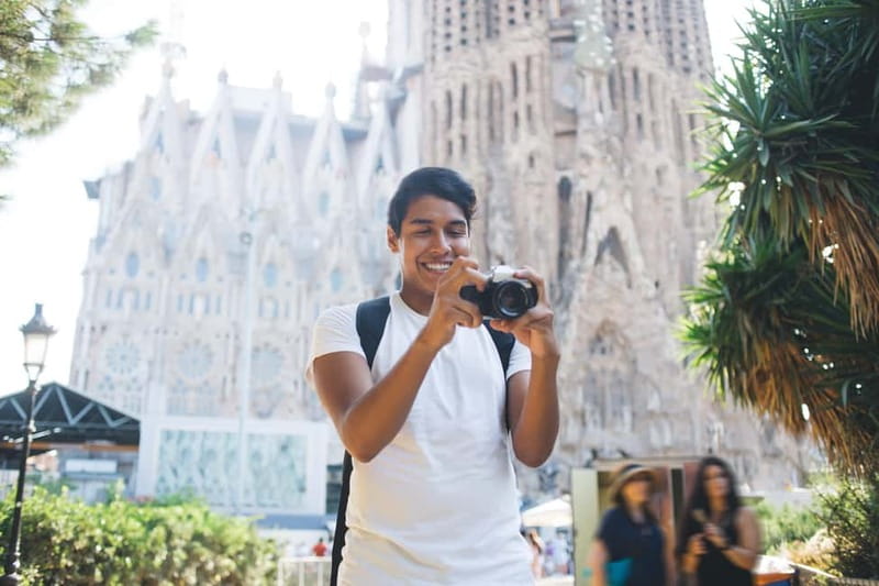 Barcelona: Sagrada Familia Tour with Skip-the-Line Access - Key points to know before booking
