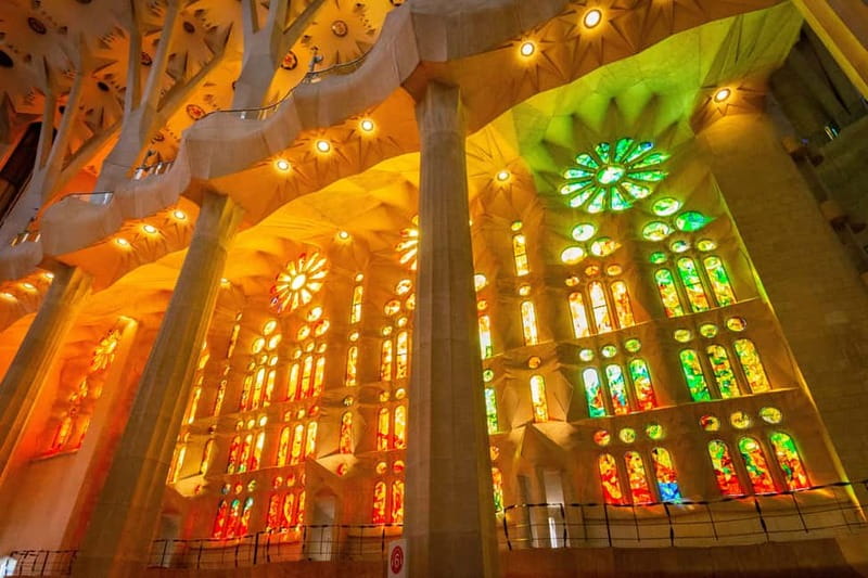 Barcelona: Sagrada Familia Tour with Skip-the-Line Access - Why Sagrada Familia works better with a guide