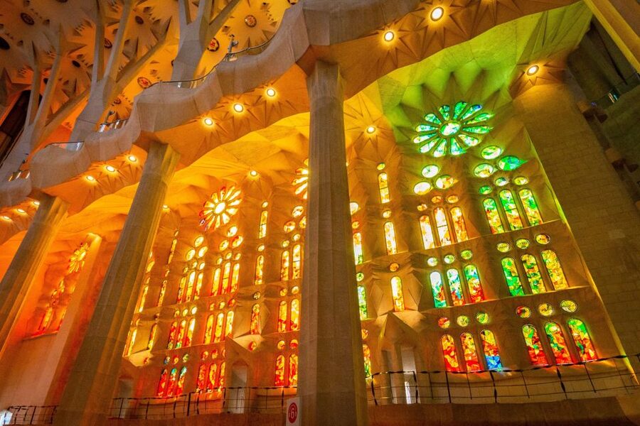 Barcelona: Sagrada Familia Tour with Skip-the-Line Access - A 75-minute route through an unfinished masterpiece