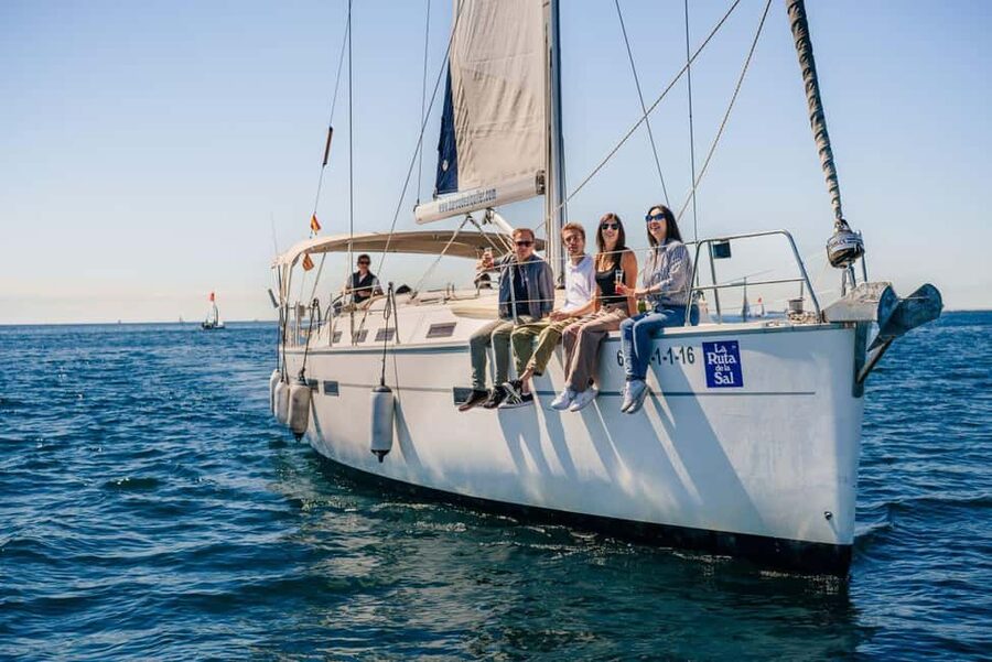 Barcelona: Sailing tour with drinks and aperitve - Who will enjoy this Barcelona sailing trip