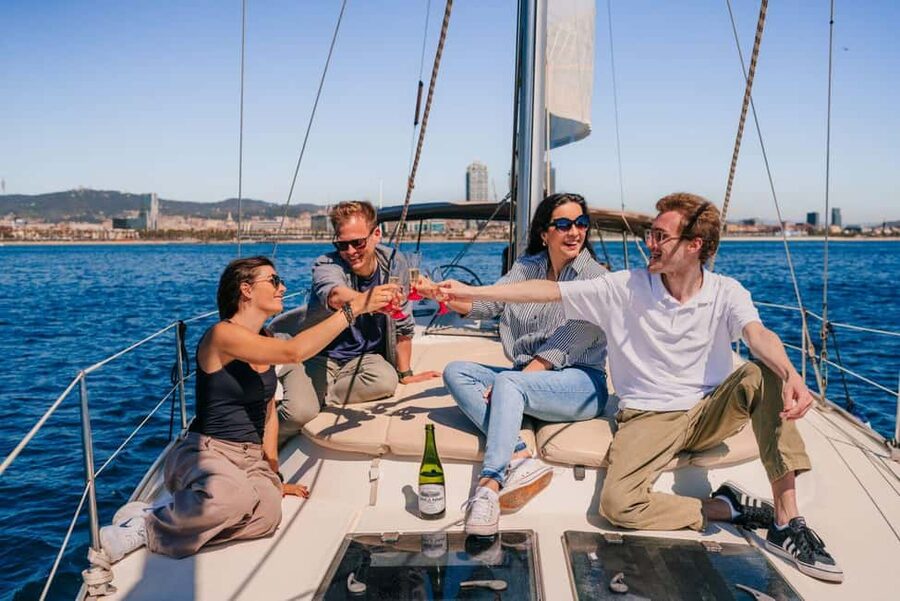 Barcelona: Sailing tour with drinks and aperitve - Forty-five minutes of Barcelona from the sea
