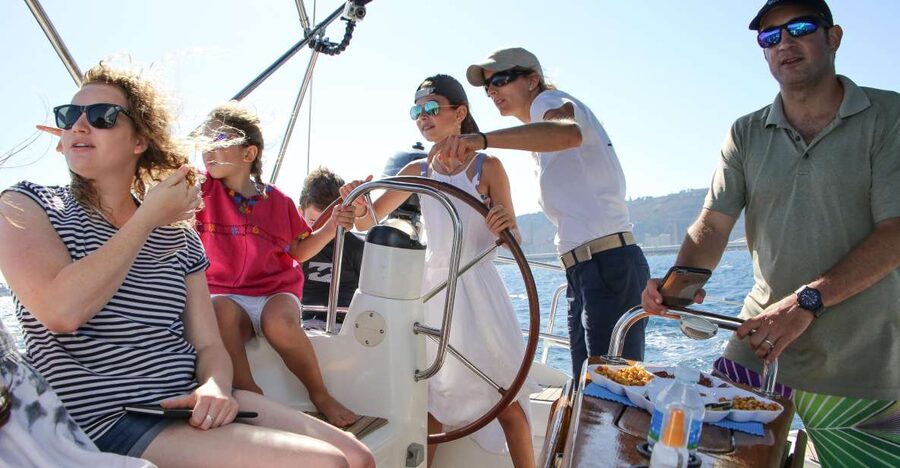 Barcelona: Sailing Tour with Spanish Tapas and Drinks - Practical timing and preparation