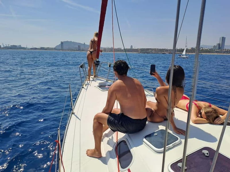 Barcelona: Sailing tours con capitán local, bebidas y snacks - The swimming stop in the Mediterranean