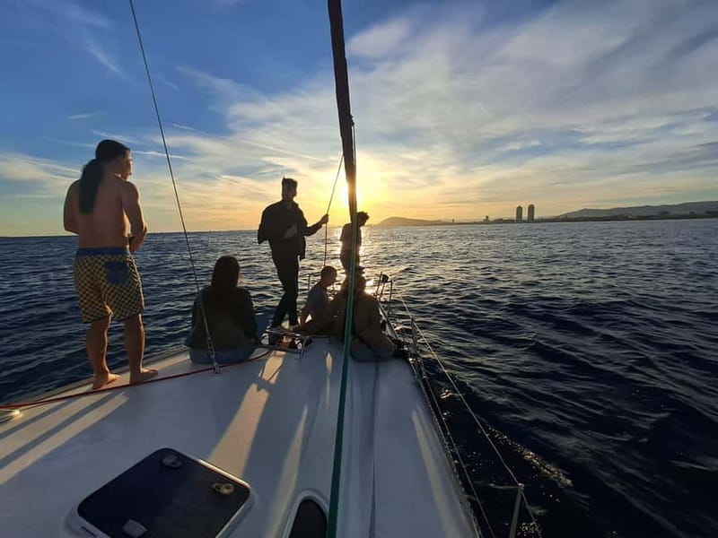 Barcelona: Sailing tours con capitán local, bebidas y snacks - What Captain Asier adds to the experience