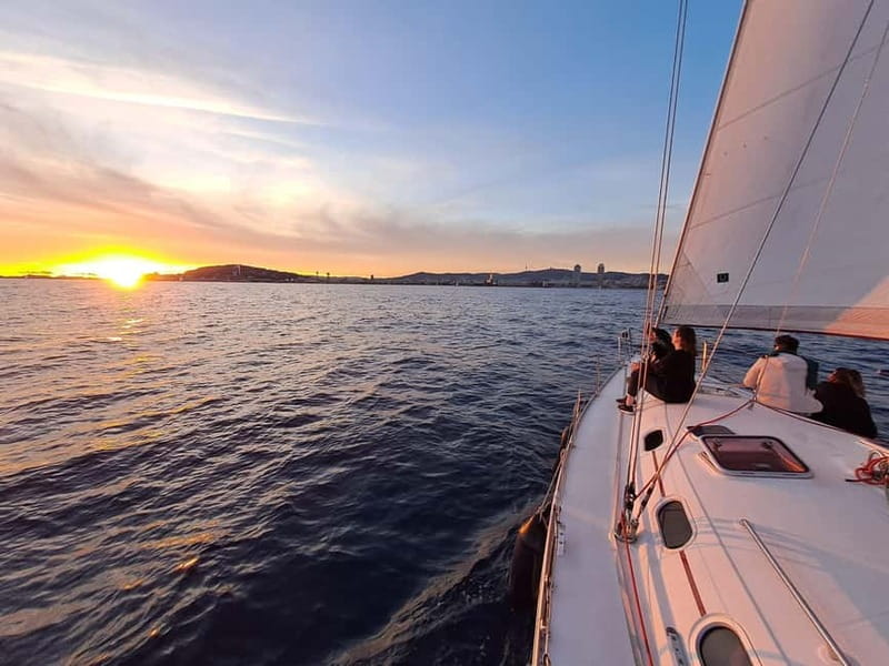 Barcelona: Sailing tours con capitán local, bebidas y snacks - How good is the value at $45?