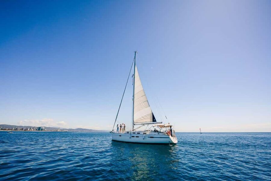 Barcelona: Sailing trip with GINTONIC workshop - Why this Barcelona sailing trip feels different