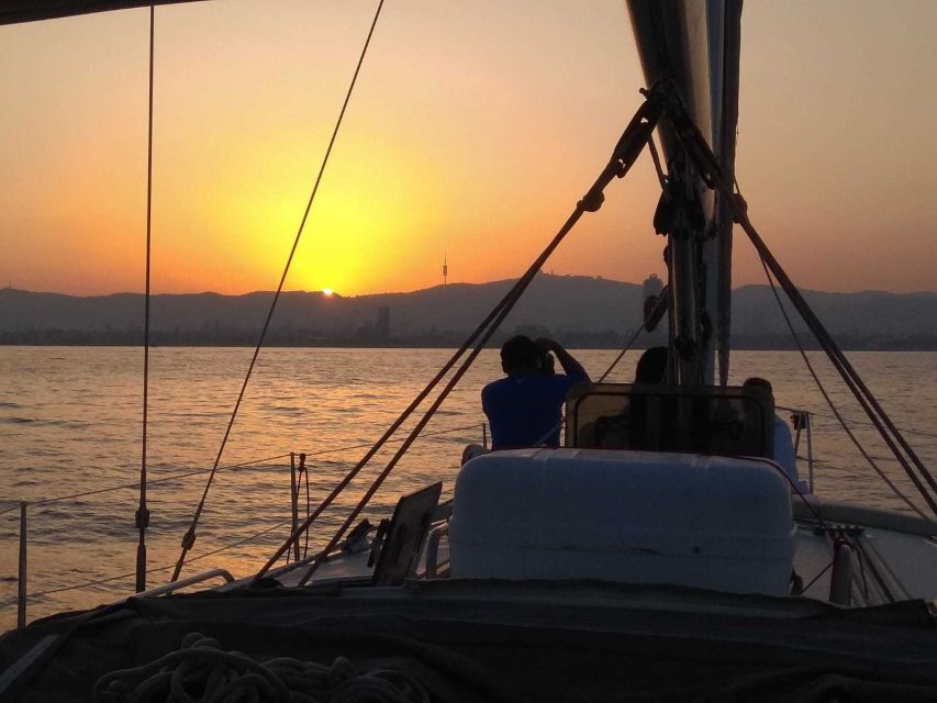 Barcelona: Sailing trip with GINTONIC workshop - Arriving at Port Olimpic