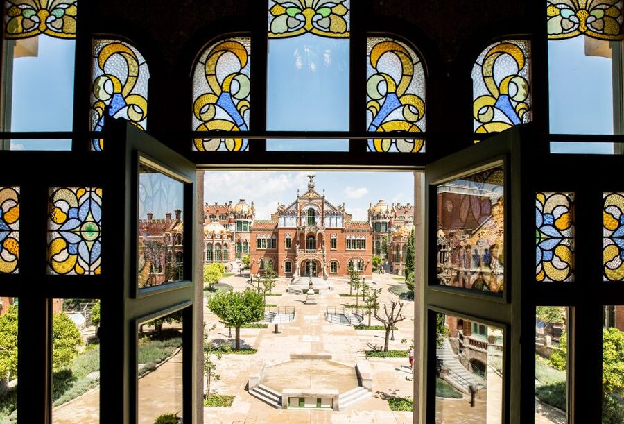 Barcelona: Sant Pau Recinte Modernista Entry Ticket - Underground passages, mosaics, and stained glass