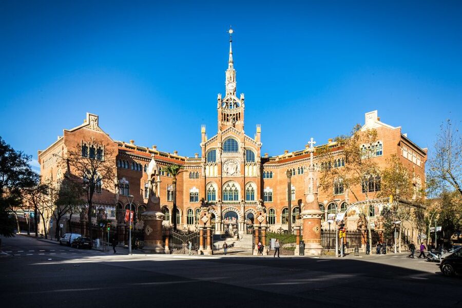 Barcelona: Sant Pau Recinte Modernista Entry Ticket - The main entrance and the first courtyard