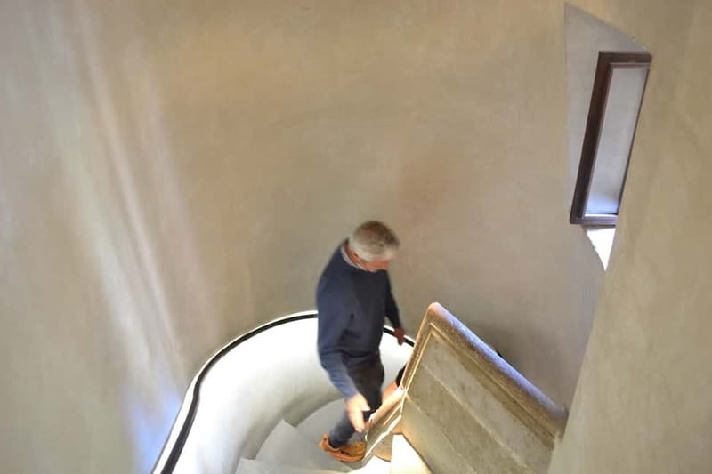 Barcelona: Santa Maria del Mar Tour & Terrace Access - The guide makes the building easier to read