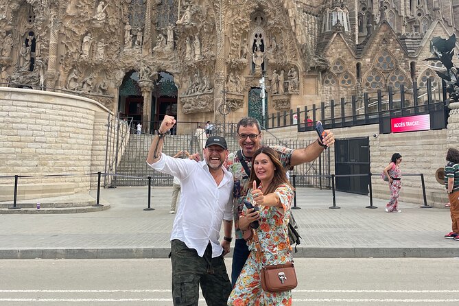 Barcelona Scavenger Hunt and Sights Self-Guided Tour - A Pause at the Narcís Monturiol Monument