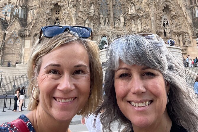 Barcelona Scavenger Hunt and Sights Self-Guided Tour - Finishing at La Sagrada Família