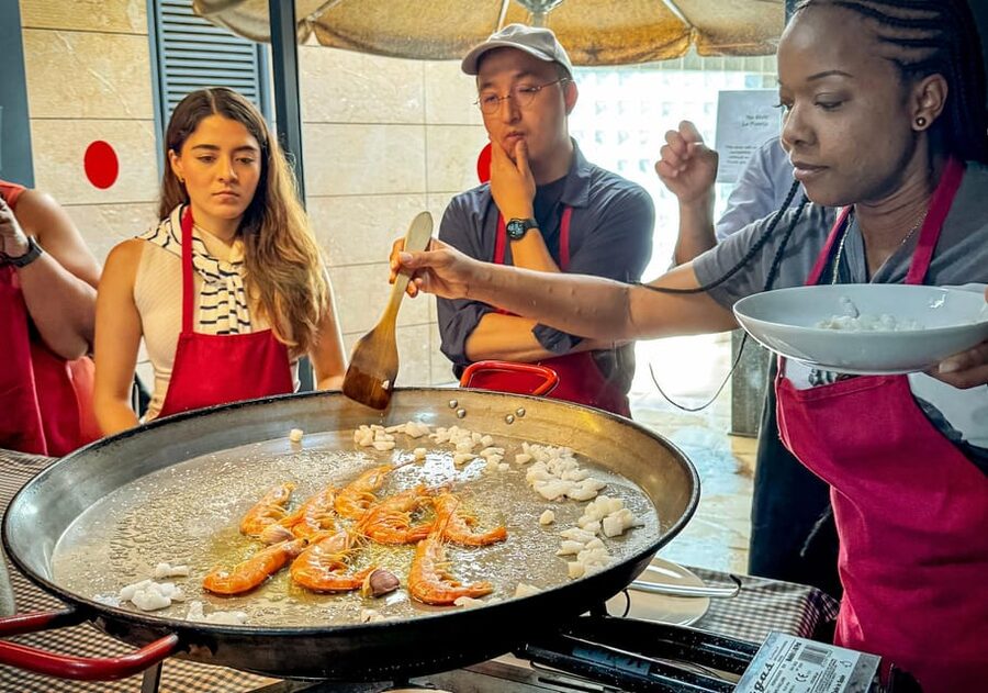 Barcelona: Seafood Paella ★Maestro★ & Tapas & Sangria - Making sangria with fresh fruit