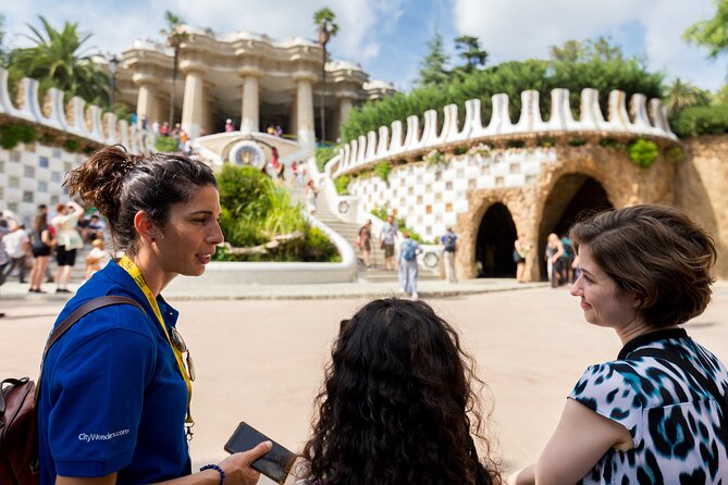 Barcelona: Skip-the-Line Gaudi's Park Guell Guided Tour - Seeing El Drac and the Serpentine Bench