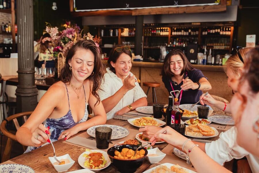 Barcelona: Small Group Gothic, Tapas & Churros Tour! - Key points to know before booking