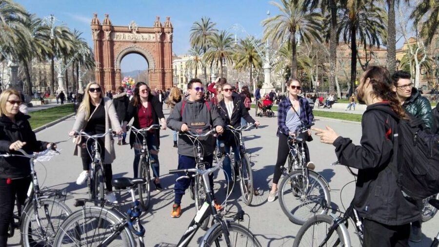 Barcelona: Small Group or Private Bike Tour - From Gothic lanes to Eixample avenues