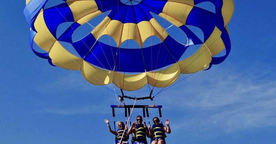 Barcelona: Small-Group Parasailing Experience - Finding the start at Carrer Port Esportiu, 22P