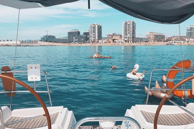 Barcelona Small Group Sailing with Snacks and Cava - What the two hours feel like