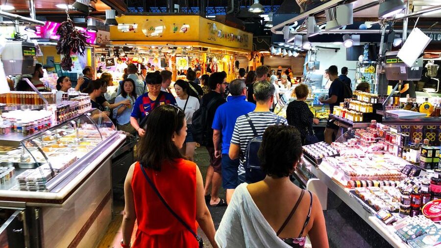 Barcelona: Street Food & Sightseeing Tour with Local Market - Starting at La Rambla and the Liceu metro station