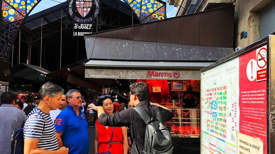 Barcelona: Street Food & Sightseeing Tour with Local Market - What you actually taste along the route