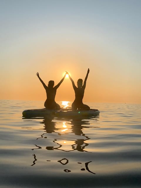 Barcelona: Sunrise Standup Paddle Tour w/ 4K Video & Coffee - Getting ready: lockers, instructions, and winter gear