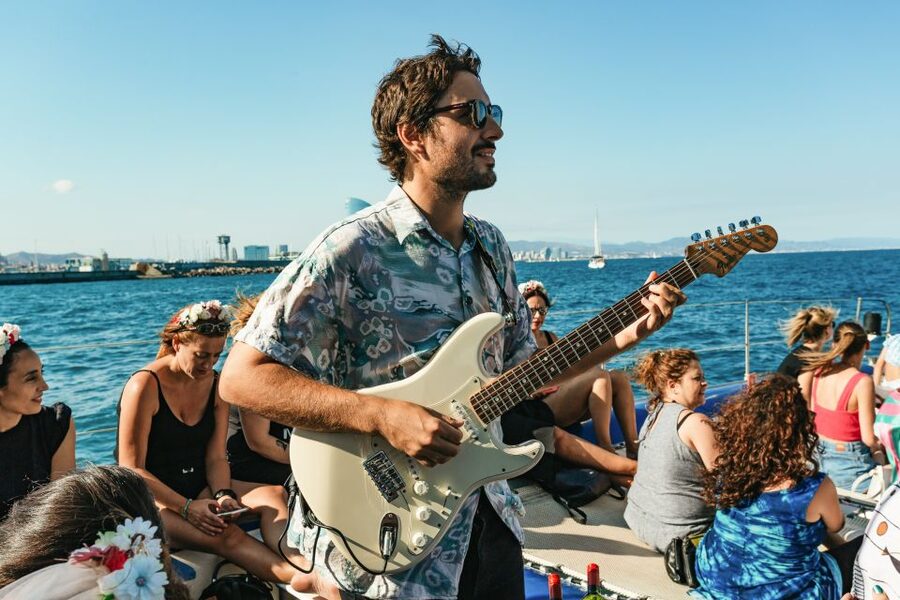 Barcelona: Sunset Catamaran Cruise with Live Music - A simple roundtrip, not a sightseeing itinerary