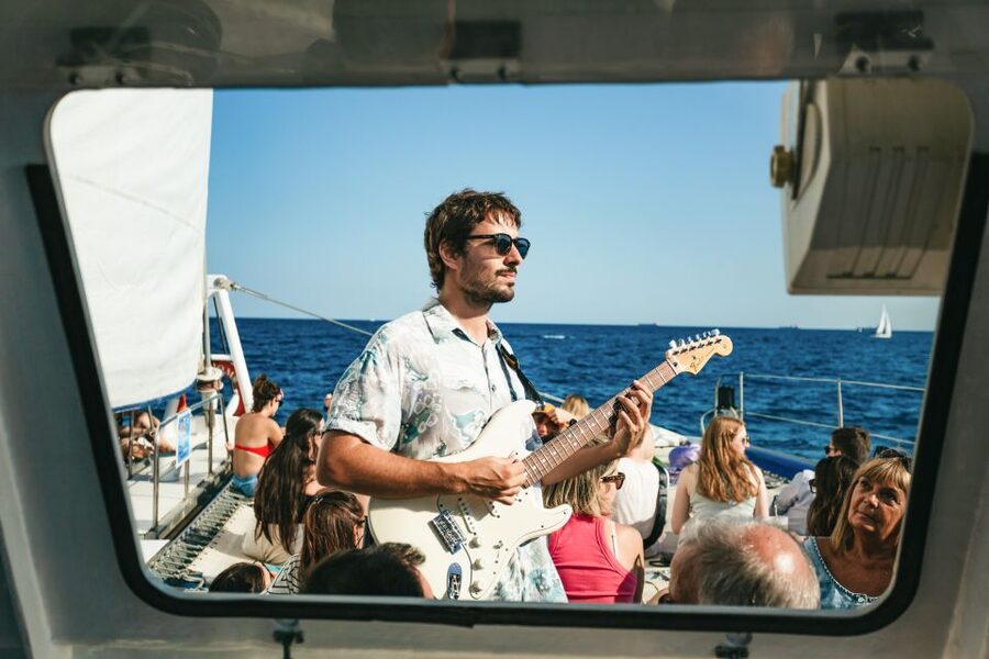 Barcelona: Sunset Catamaran Cruise with Live Music - Choosing the right season and clothing
