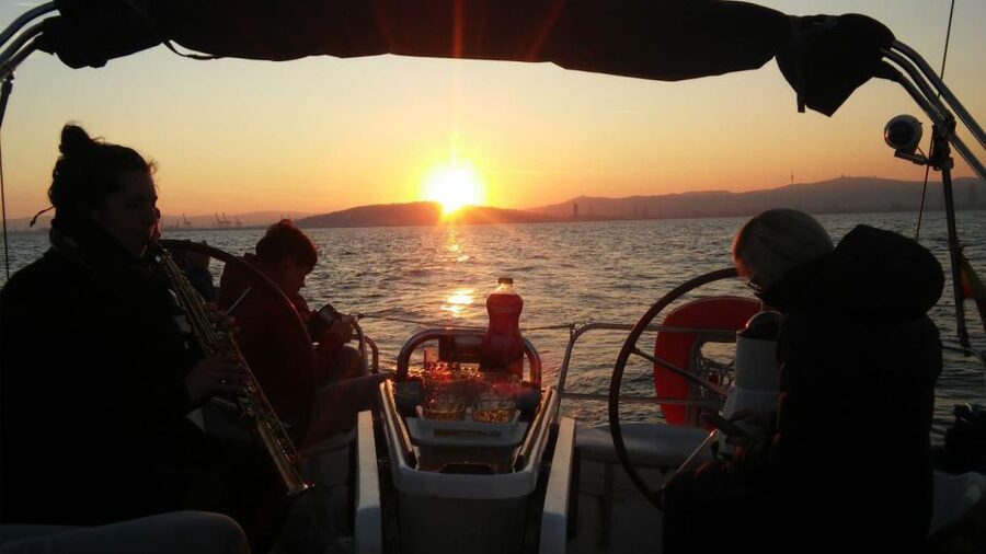 Barcelona: Sunset Live Sax and Sailing Experience with Tapas - Setting off from Port Olimpic aboard Bombon