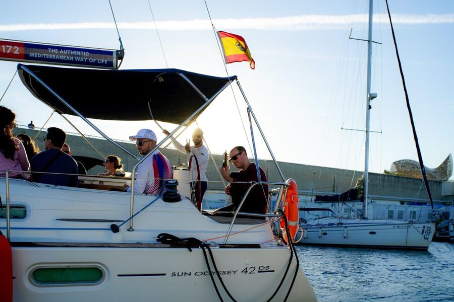Barcelona: Sunset Sailing with Live Guitar Music and Tapas - Key points to know before you sail