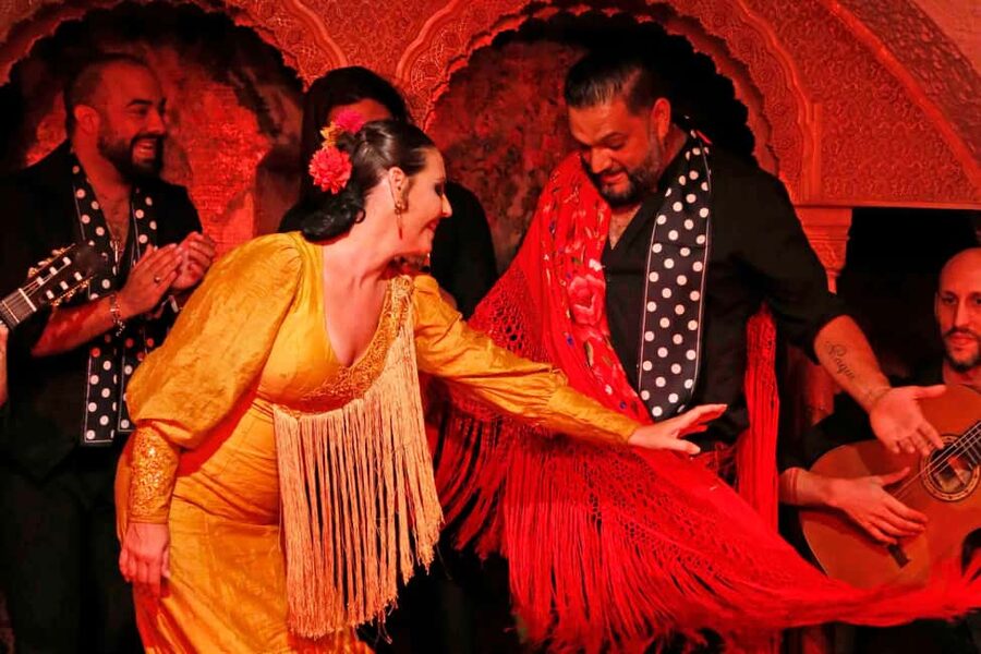 Barcelona: Tablao Flamenco Cordobes Show and Drink in Rambla - Seating, comfort, and the close-up tradeoff