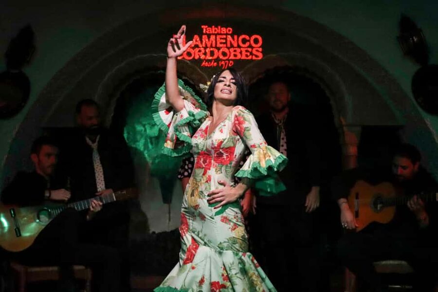 Barcelona: Tablao Flamenco Cordobes Show and Drink in Rambla - Timing your evening in Barcelona