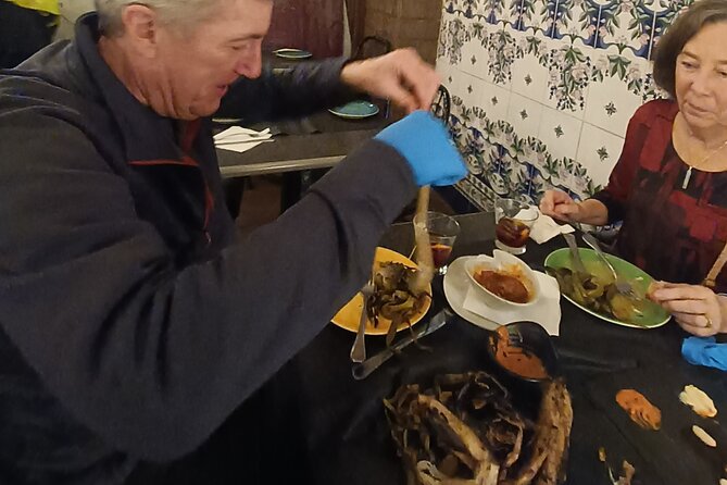 Barcelona tailored tapas & drinks tour with a native guide - What makes the tour useful beyond three hours