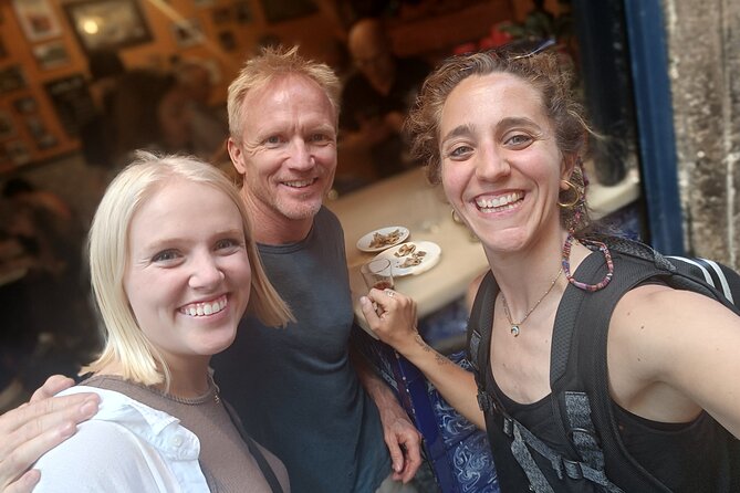 Barcelona tailored tapas & drinks tour with a native guide - Choosing the Barcelona neighborhood