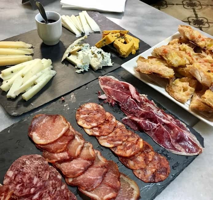 Barcelona: Tapas Crawl full meal & drinks all included - Starting beside El Molino Theater