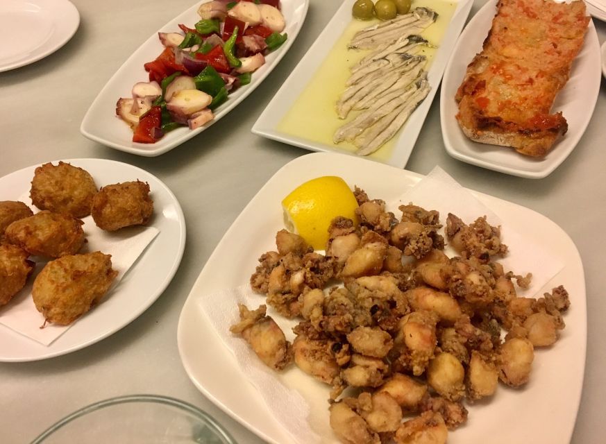 Barcelona: Tapas Crawl full meal & drinks all included - Why the small group matters