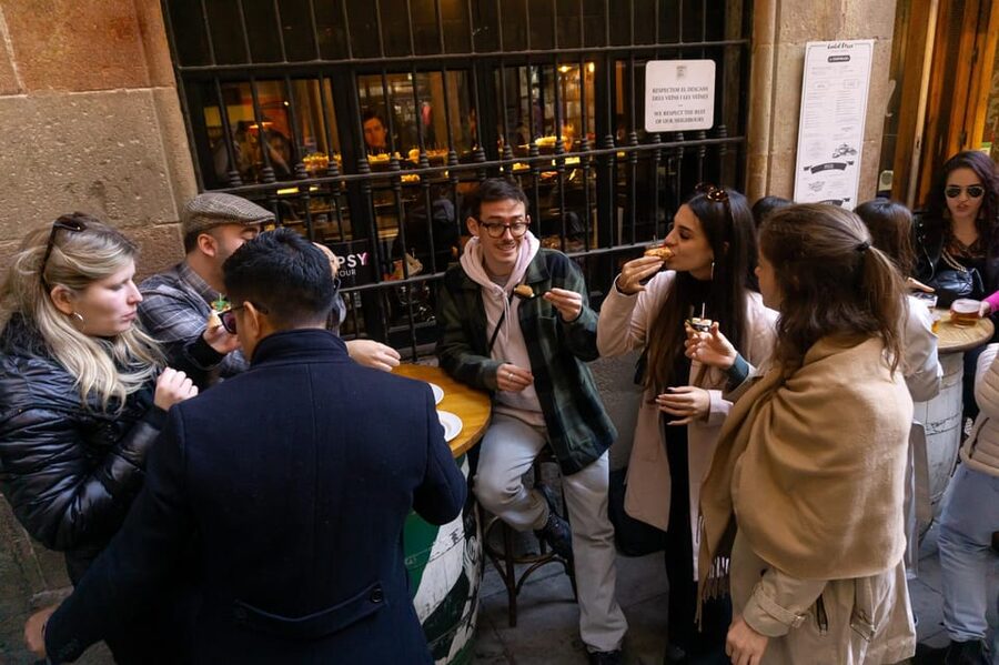 Barcelona: Tapas Tour with Food Tastings and Drinks - El Born and Santa Maria del Mar