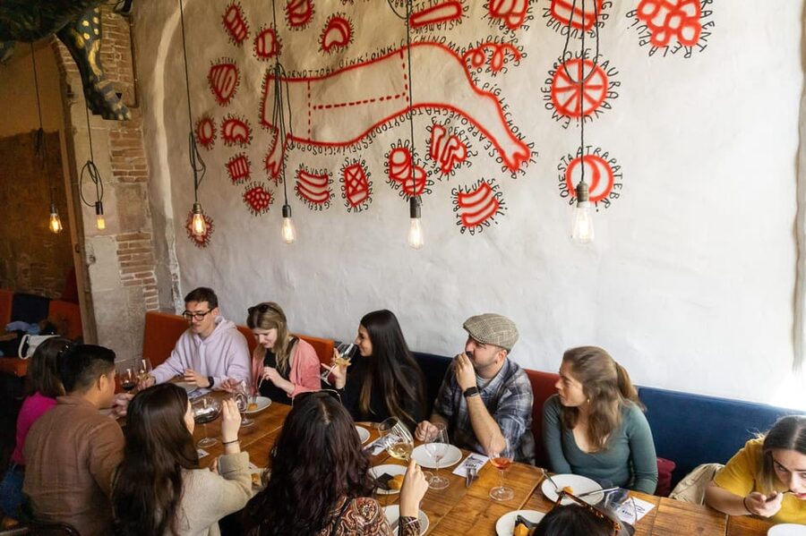 Barcelona: Tapas Tour with Food Tastings and Drinks - Why the social format matters