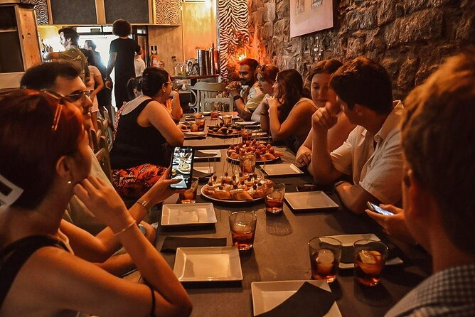 Barcelona Tapas Walking Tour: Food, Wine & History - How much history will you receive?