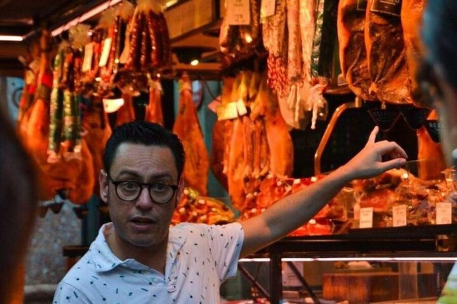 Barcelona: Tapas Walking Tour with Food, Wine, and History - Timing, pace, and the final stop