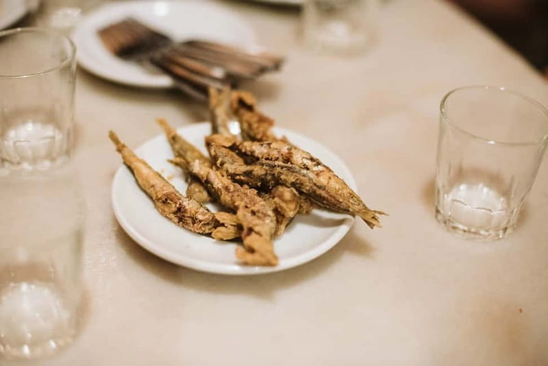 Barcelona: Tapas, Wine & History Tour of the Old Town - A 50-minute walk through the Gothic Quarter